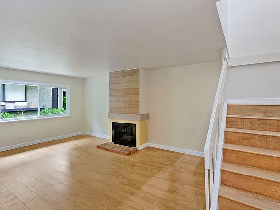 2nd image of 12 Starfish Ct