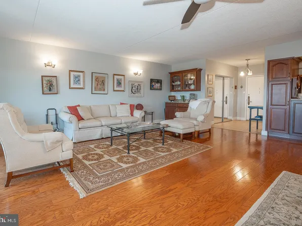 20925 Valley Forge Cir #925, King Of Prussia, PA 19406