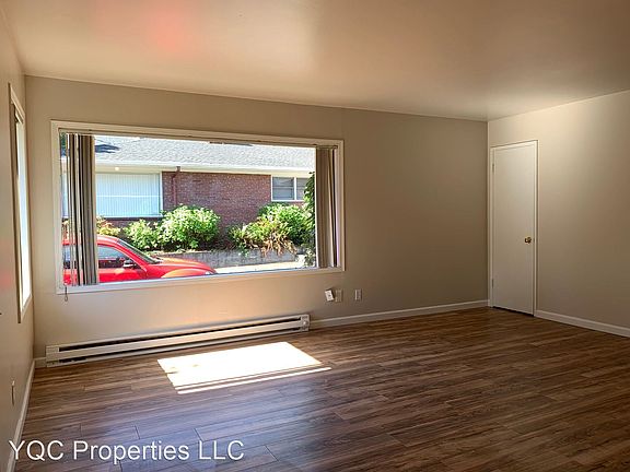 5th image of 412 Edwards Ln