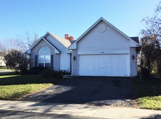 546 Lakeview Dr, Oswego, IL 60543