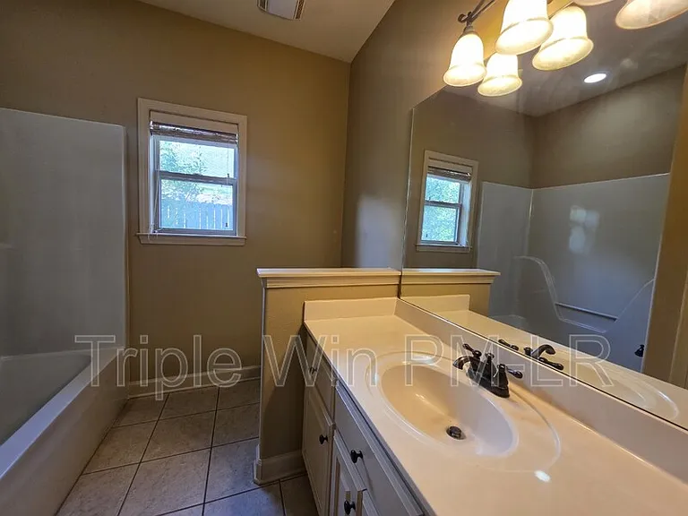1901 Hidden Creek Dr — Photo 27