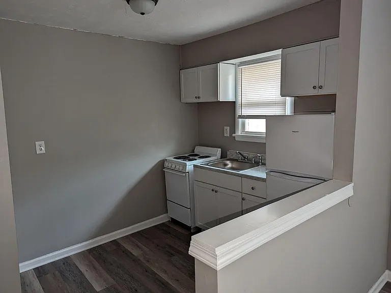 827 Glen Lily Rd #1 — Photo 3