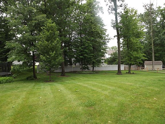 2nd image of 1079 Woodglen Cir