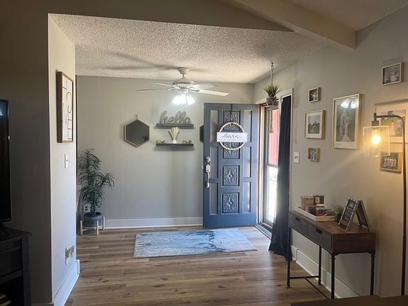 3rd image of 2202 Dahlia Ln