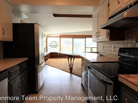 3rd image of 804 N Fisher St