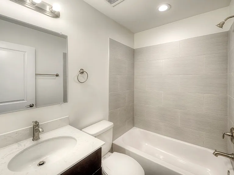 1532 W Chicago Ave — Photo 5