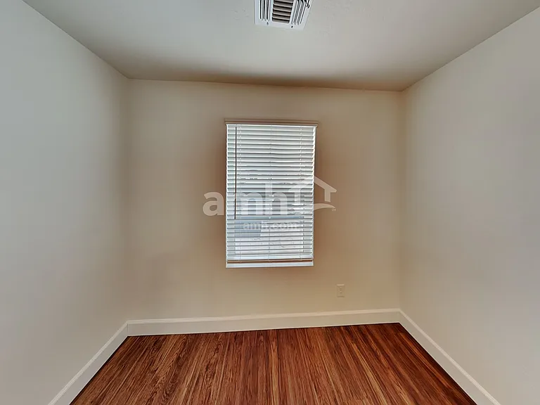 638 W Hackamore Ave — Photo 7