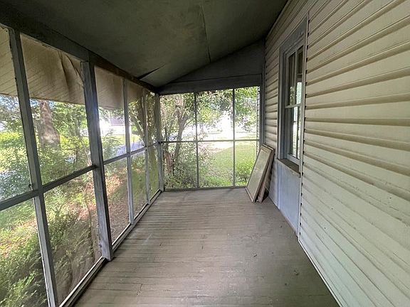 3rd image of 518 E Furlow St