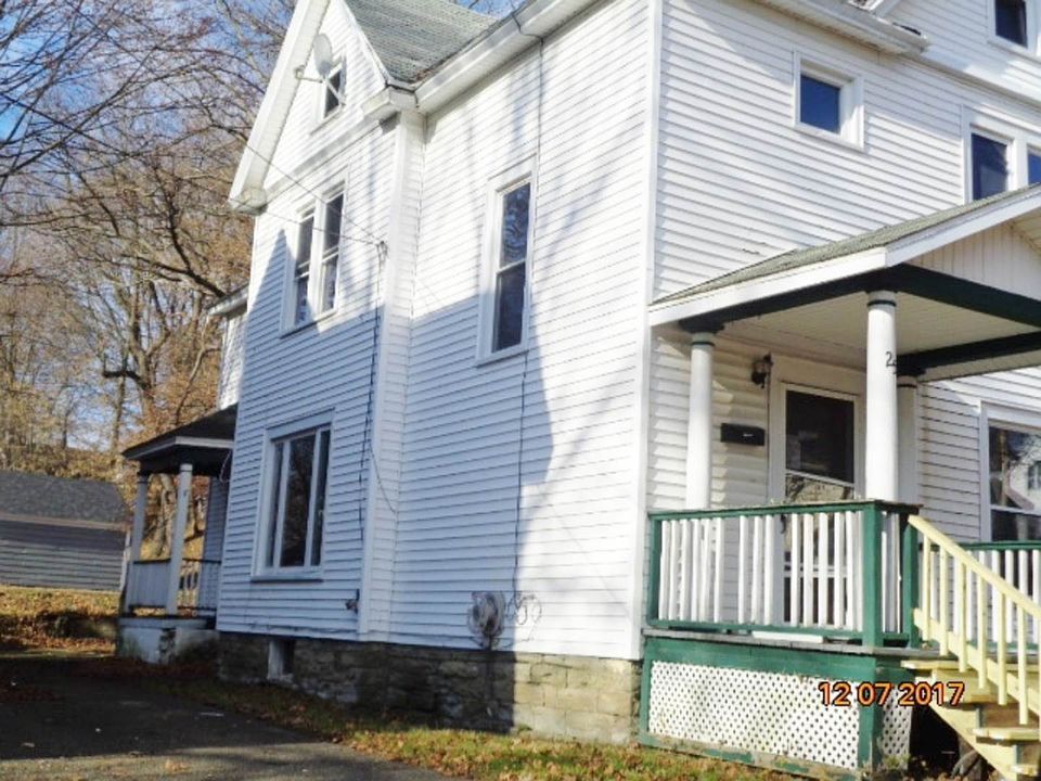 2nd image of 25 Sturges St