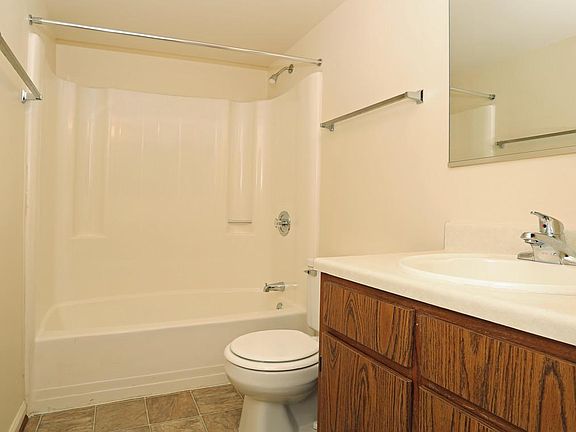4th image of 19 Belles Cove Dr APT D