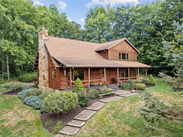 2067 Nashua Rd, New Castle, PA 16105