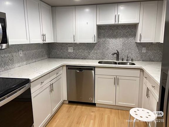 5th image of 10414 NE 32nd Pl APT D202