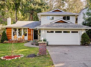 6740 Amwell Dr, Central Saanich, BC V8M 1A4