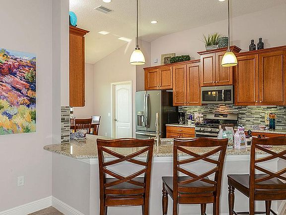 Sweetwater - Eat-In Kitchen