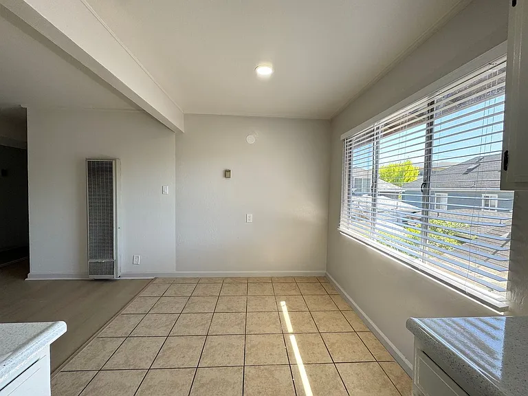 655 N Delaware St — Photo 16