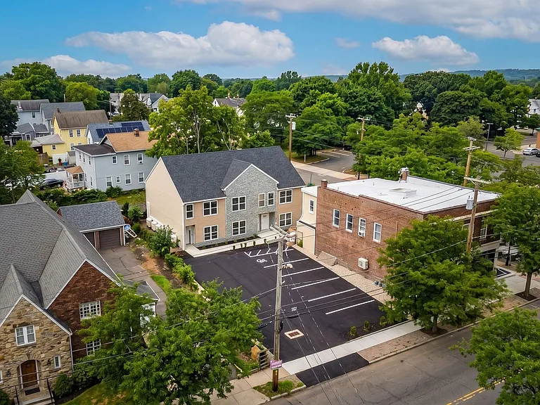 358 Campbell Ave — Photo 10