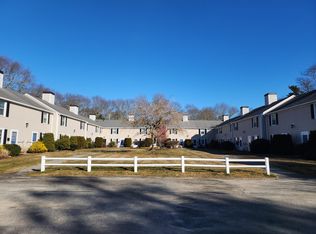 272 Craigville Beach Rd APT 4, Hyannis, MA 02601