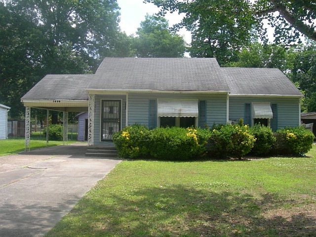 1030 N Dyer Cir, Greenville, MS 38701 | Zillow