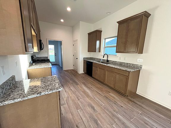 4th image of 136 Headland Dr
