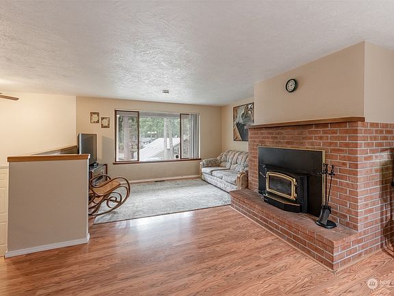 3rd image of 728 Kristi Court
