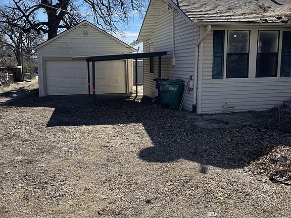 2nd image of 1310 W Laurel St