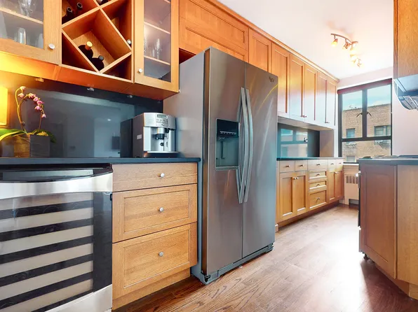 14 Bogardus Place image 4 of 17