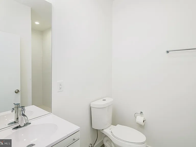 1842 E Harold St #4 — Photo 11