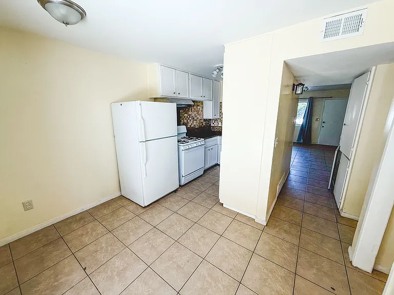 730 Mission Grove Pl — Photo 5