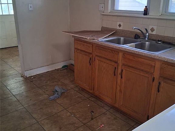 4th image of 106 Shaker Dr