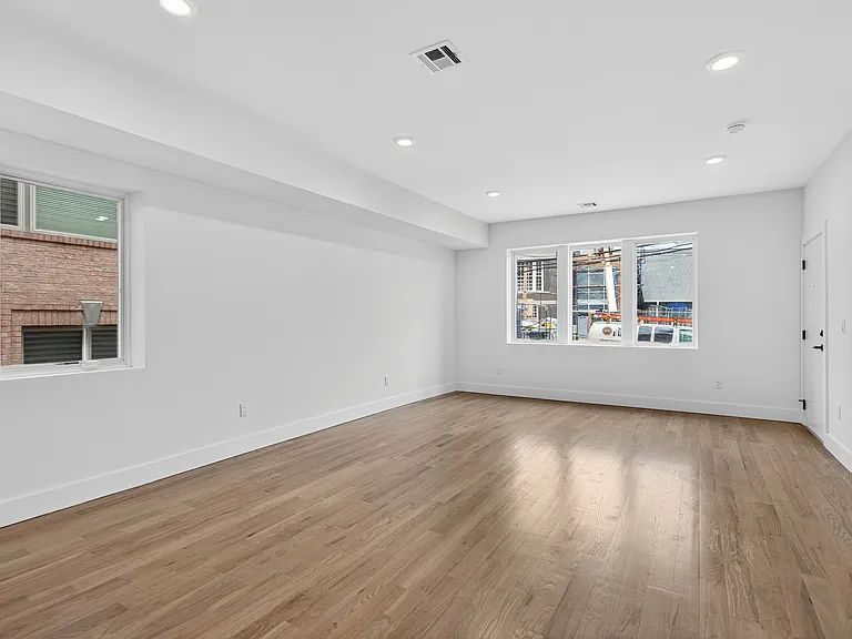 46 Hudson Ave #B — Photo 7