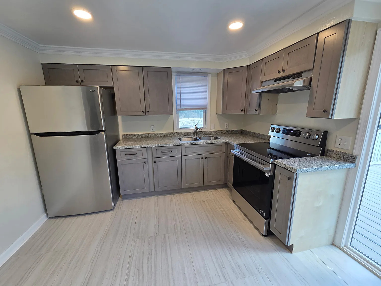5 bed, 1840 sqft, $3,950 — Photo 1