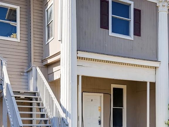 2nd image of 904 Arbor Pl #4