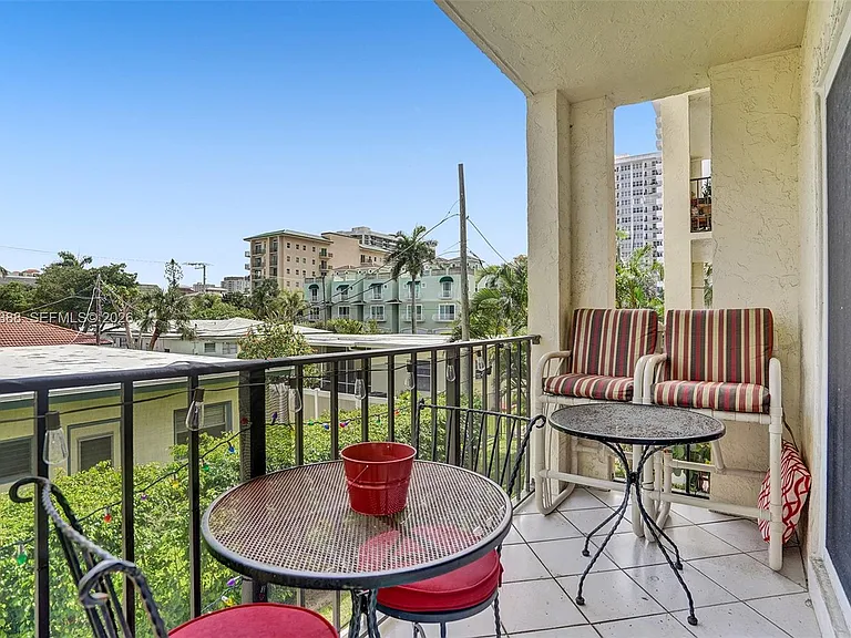400 N Riverside Dr #214 — Photo 10