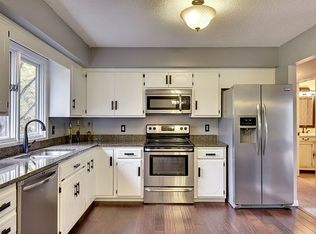 7064 Autumn Ter, Eden Prairie, MN 55346