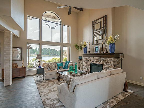 2nd image of 256 Green Cove Dr