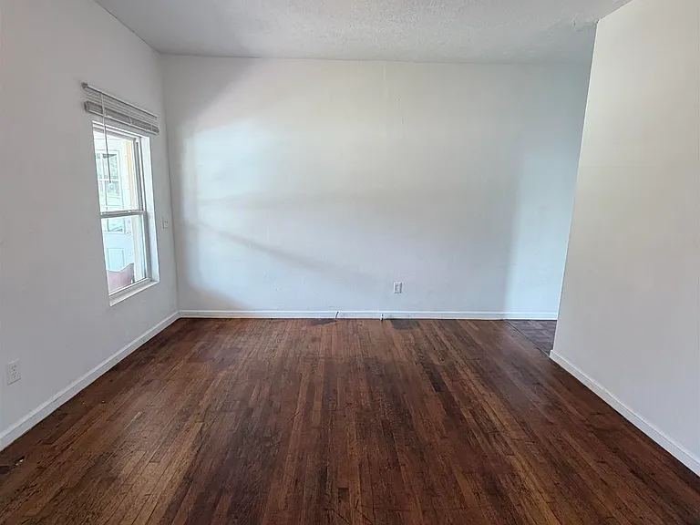 1111 Monroe St — Photo 4