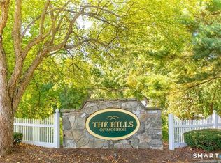 211 Windgate Cir #B, Monroe, CT 06468