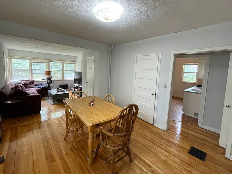 2529 Pleasant Ave #2 — Photo 6