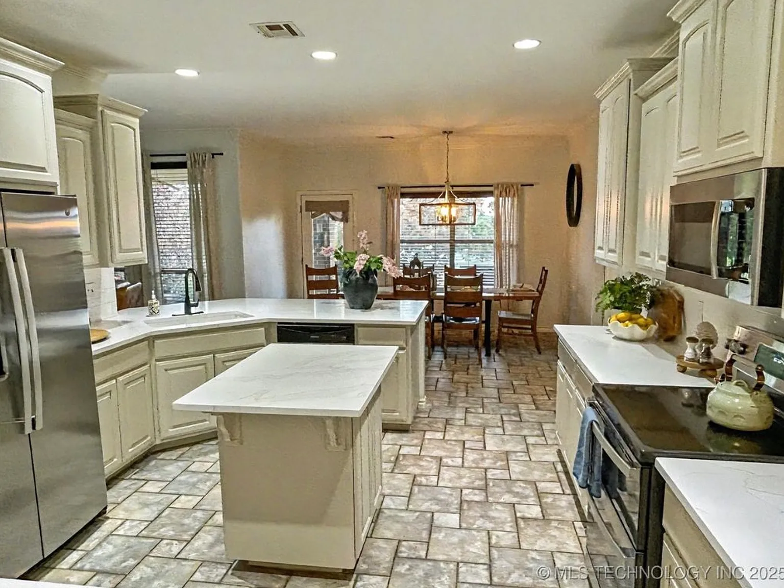 3 bed, 2165 sqft, $4,250 — Photo 4