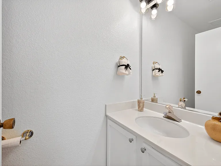 726 Buena Vista Pl — Photo 33