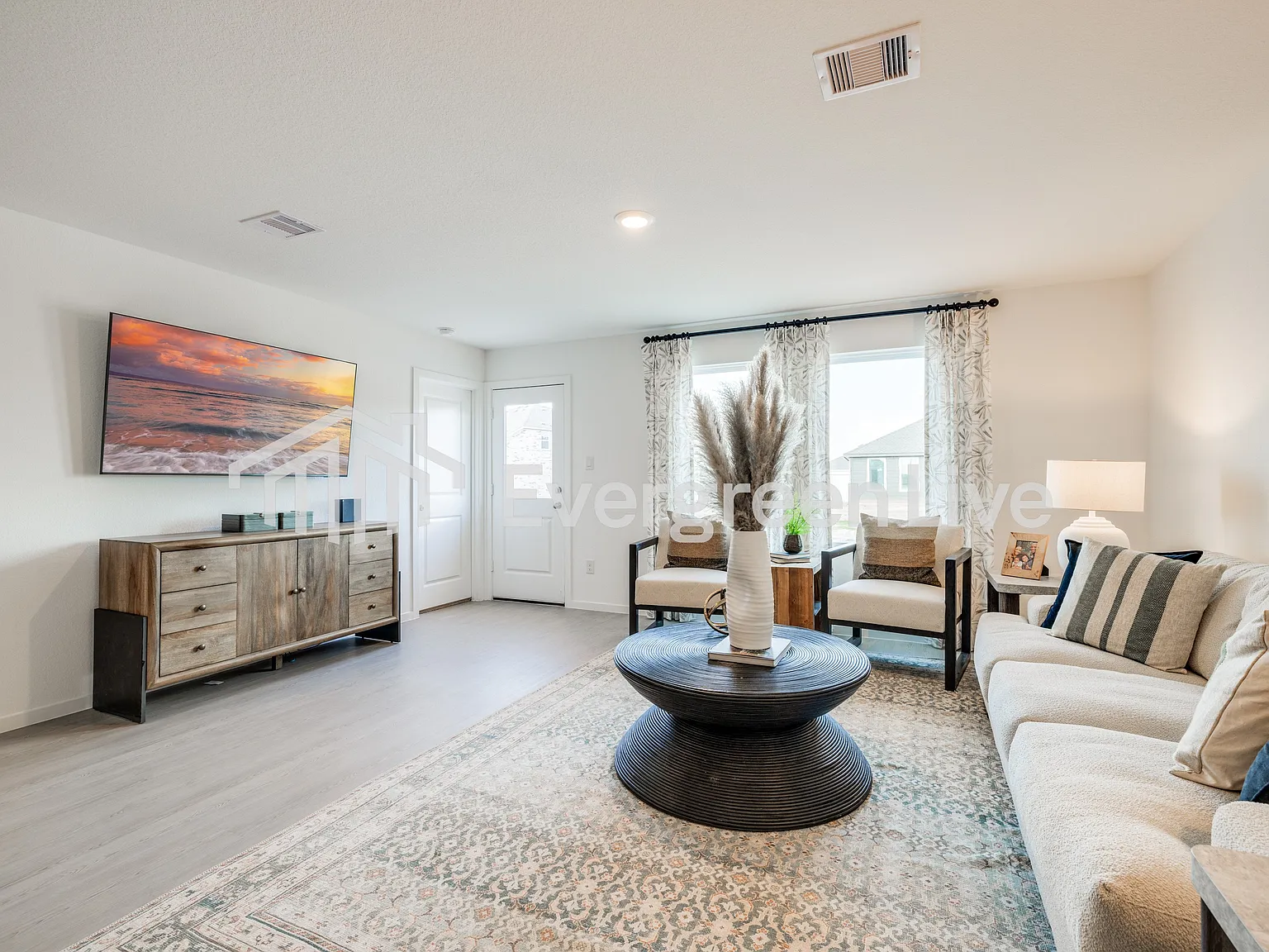 4 bed, 2.0 bath, 1720 sqft, $1,705 — Photo 4