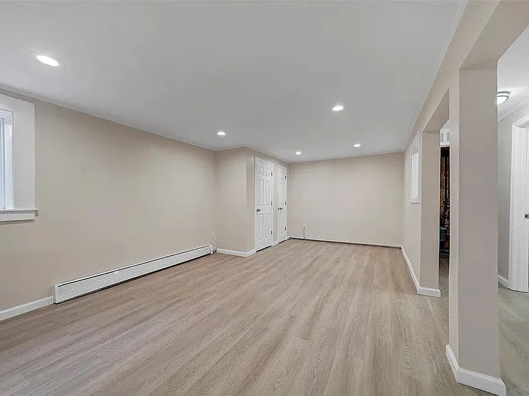 54 Capital Dr — Photo 33