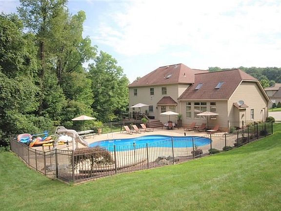 3rd image of 422 Meadowwood Dr