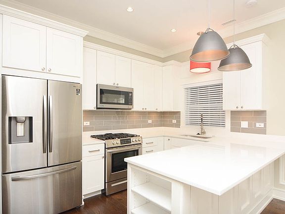 3rd image of 3453 N Hoyne Ave #2