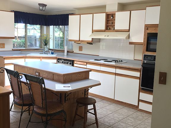 Lg Kitchen Lots of Storage 