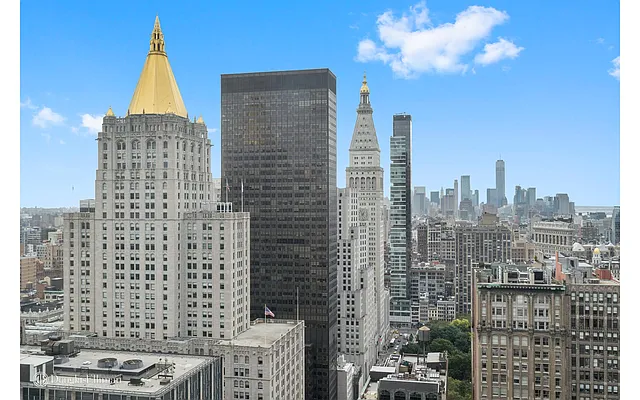 Rented by Douglas Elliman | media 23