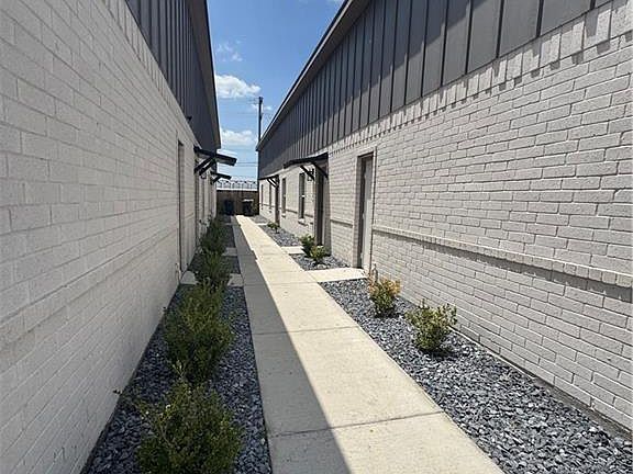 3rd image of 1702 Playa Dr