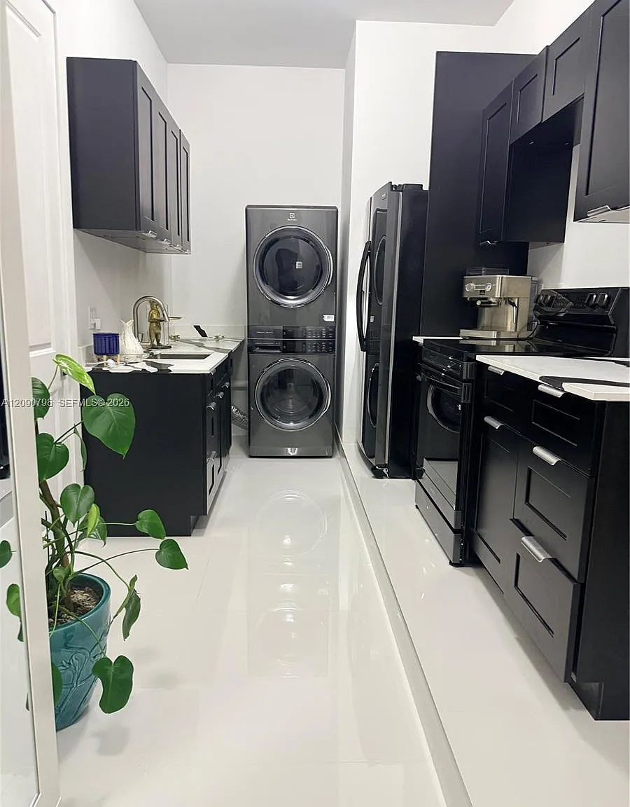 Griffing Silver Palm Sub — Photo 2