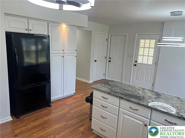 2593 Halleck Dr — Photo 11
