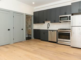 327 S 16th St, Philadelphia, PA 19102